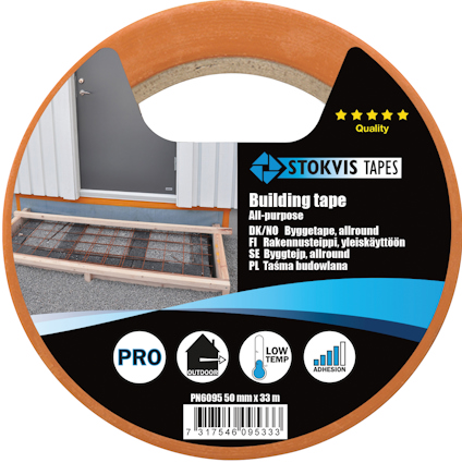 Orange byggtejp med Stokvis Tapes logotyp, olika språk och symboler för utomhusbruk och låg temperatur.