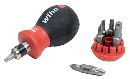 Skruvmejsel med sex utbytbara bits och ett greppvänligt handtag. Bits hålls i en rund hållare. Text "wiha" syns på handtaget.