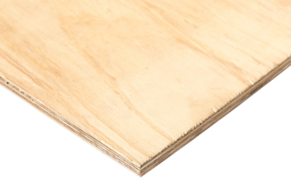 Närbild av en plywoodskiva med träfärgad yta och synliga kanter.