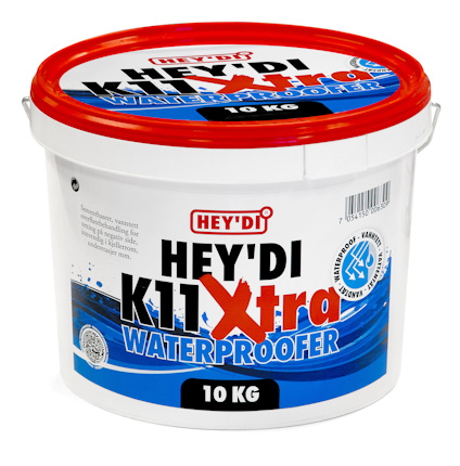 Vit hink med texten "HEY'DI K11 Xtra WATERPROOFER 10 KG" och färgglada grafiska element.