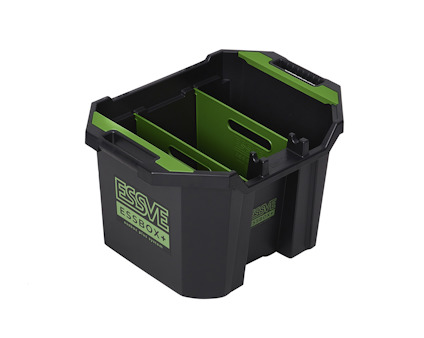Svart och grön förvaringslåda med handtag och ESSVE ESSBOX+ logotypen på sidan.