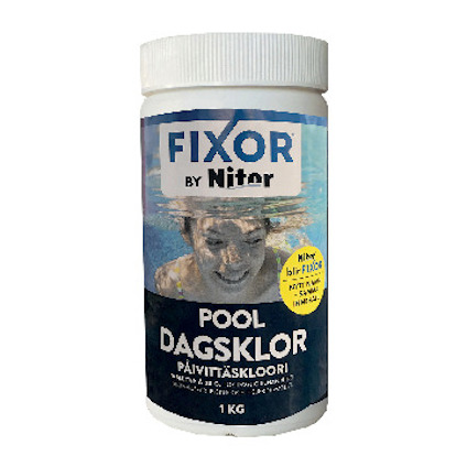 Vit plastbehållare märkt "FIXOR by Nitor POOL DAGSKLOR" med bild av en simmande person och blå detaljer.