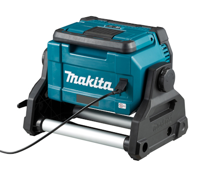 Blå och svart Makita bärbar radio med handtag och upphängningsstång.