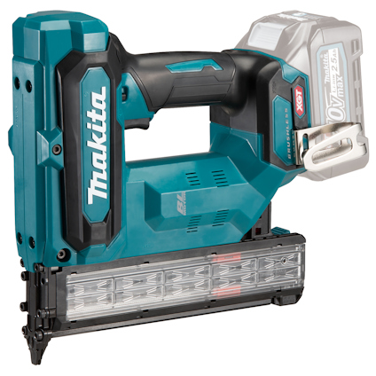 Dyckertpistol från Makita med blå och svart färg, handtag och batterifäste synligt. Märkt med "Makita" och "40V max".