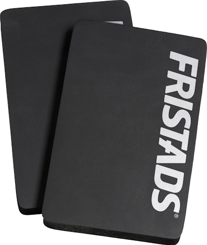 Svarta knäskydd med vit text "FRISTADS", rektangulär form, två stycken staplade.