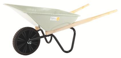 Skottkärra med svart däck och beigea handtag placerad på ett vitt underlag.