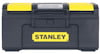 Svart verktygslåda med gula accenter och texten "STANLEY" i gult på framsidan.