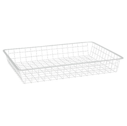 Vit trådkorg med nätstruktur och låg kant, placerad mot vit bakgrund.