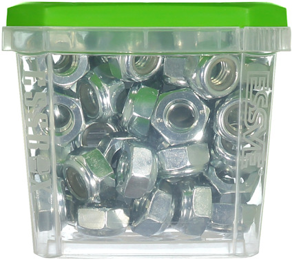 Genomskinlig plastbehållare med sexkantiga muttrar och grön lock. Texten "ESSVE" synlig på sidan.