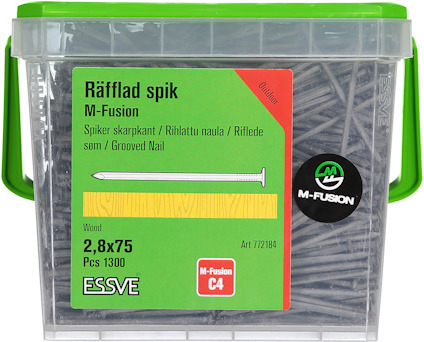 Transparent förpackning med grönt lock, innehållande räfflade spikar. Text: "Räfflad spik, M-Fusion, 2,8x75, Pcs 1300".