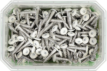 Plastlåda med många metallskruvar, var och en med en rund vit bricka fastsatt under skallen.