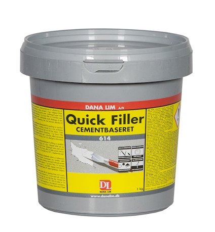 Grå hink med etiketten "Quick Filler 614" och varningssymbol.