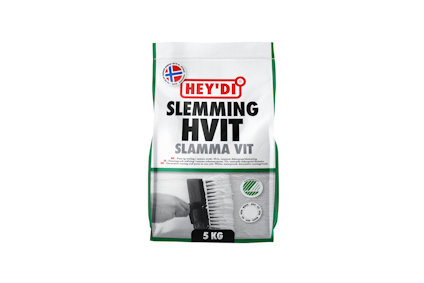 Vit förpackning med texten "HEY'DI SLEMMING HVIT SLAMMA VIT 5 KG" och en bild på en pensel.