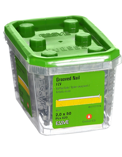 Grön plastförpackning med grovspik. Märkning: 2,0 x 50, PCS 620, Art 271714. Rillor för bättre grepp.